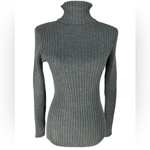 TRACY M. / Gray Ribbed Classic Turtleneck / Small